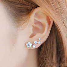 Load image into Gallery viewer, Flower Stud Earrings