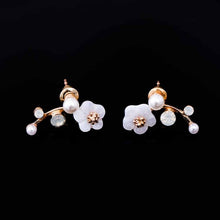 Load image into Gallery viewer, Flower Stud Earrings