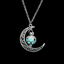 Load image into Gallery viewer, Hot Moon Glowing Necklace