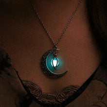 Load image into Gallery viewer, Hot Moon Glowing Necklace