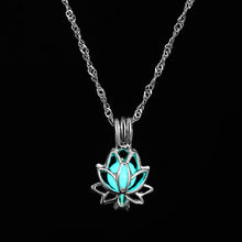 Load image into Gallery viewer, Hot Moon Glowing Necklace