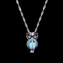 Load image into Gallery viewer, Hot Moon Glowing Necklace